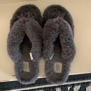 UGG SLIPPERS